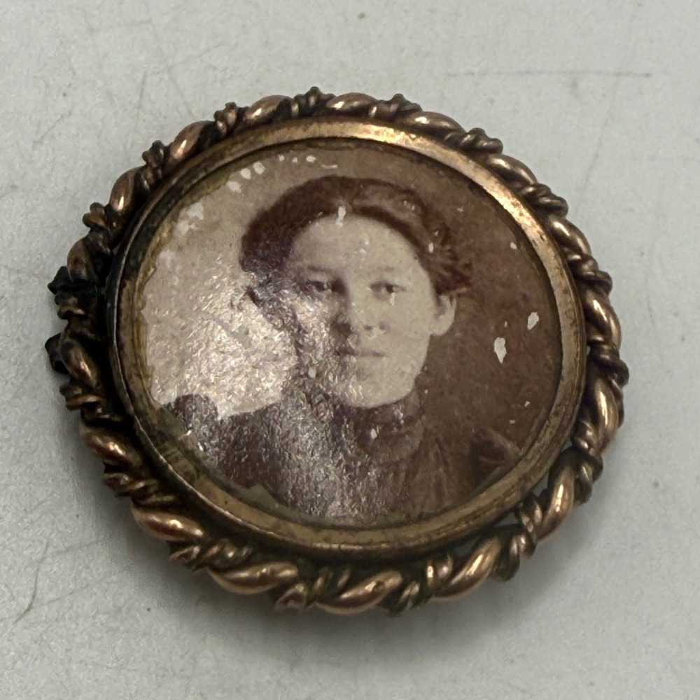 Antique Victorian Mourning Brooch Photo Pendant Twisted Rope Gold Tone Frame 1"